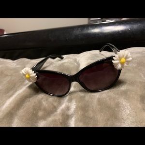 Daisy sunglasses